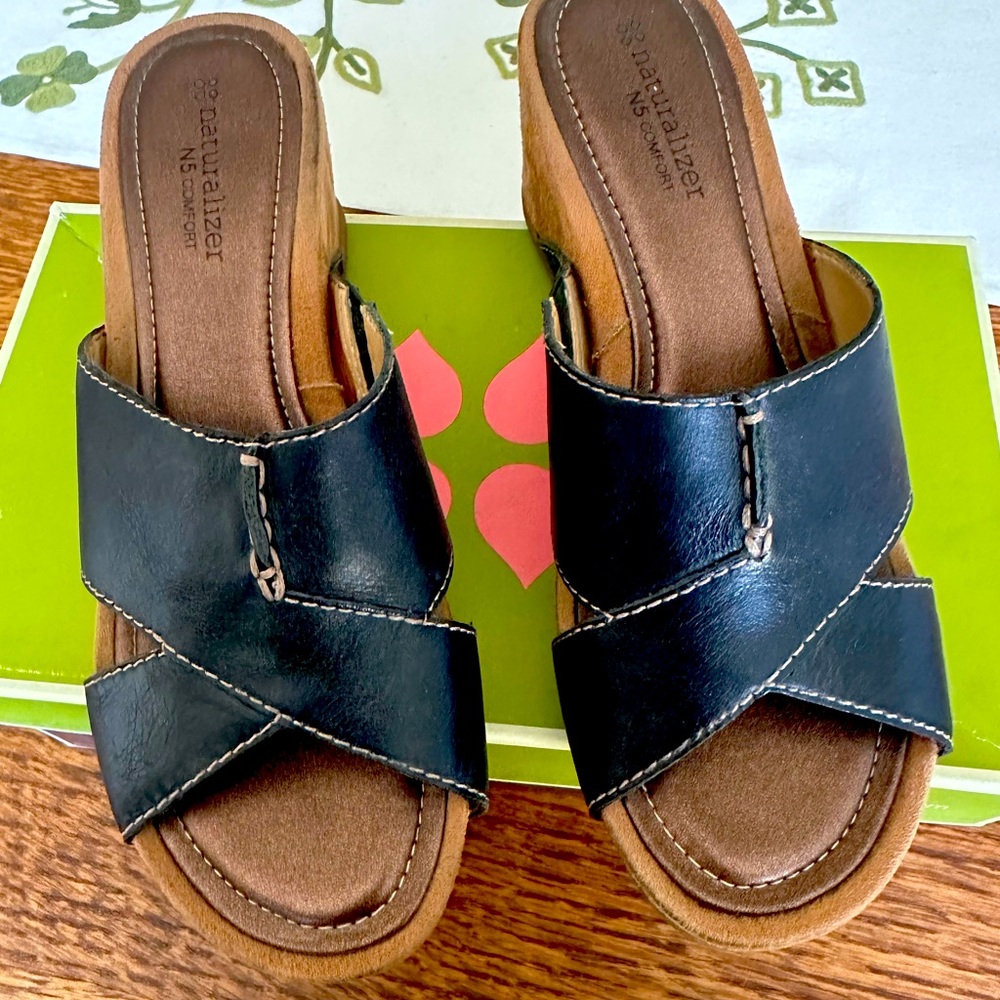 Women’s Naturlizer size 7.5 black Pengo Leather Sandals